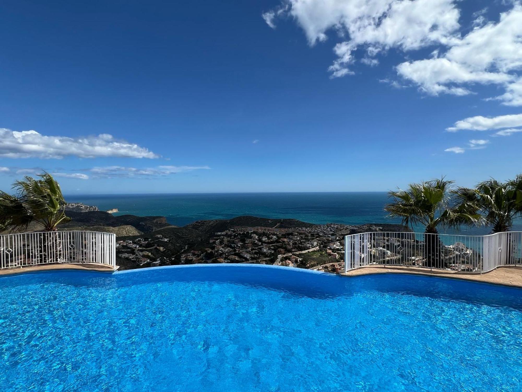 Apartamento Con Vistas Al Mar Cumbre Del Sol By Alterhome Exterior photo